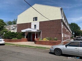 250 N Bishop Ave in Bridgeport, CT - Building Photo