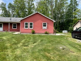 7737 Ninevah Rd, Unit 7737 in Geneva, OH - Building Photo