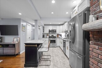 17 Middle St in Boston, MA - Building Photo - Building Photo