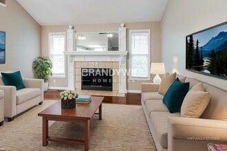106 W Laredo Trail in Raymore, MO - Building Photo - Building Photo