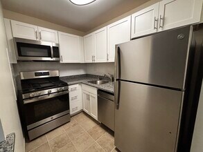 109 Babcock St, Unit 222-1D in Brookline, MA - Building Photo - Building Photo