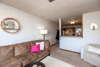 Newton Pointe Apartments in Iowa City, IA - Foto de edificio - Interior Photo
