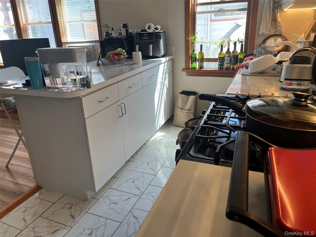 39 Notre Dame Ave in Oyster Bay, NY - Building Photo - Building Photo