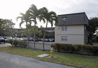 Palm Plaza Apartments photo'