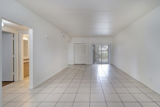 4301 28th St N in St. Petersburg, FL - Building Photo - Building Photo