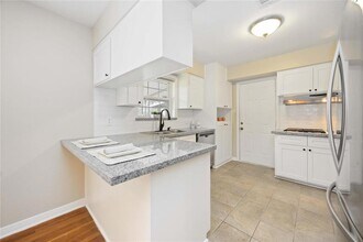 5013 De Lange Ln in Houston, TX - Building Photo - Building Photo