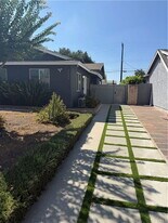 22352 1/2 Schoenborn St in Los Angeles, CA - Building Photo