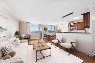100 Manhattan Ave in Union City, NJ - Building Photo - Building Photo