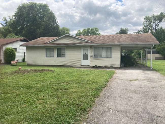 1150 Halloran St in Cahokia Heights, IL - Foto de edificio - Building Photo