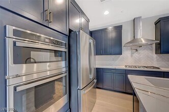 31 Castleton Tower Ct in Henderson, NV - Building Photo - Building Photo