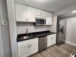 2632 Hidden Lake Dr N, Unit H in Sarasota, FL - Building Photo - Building Photo