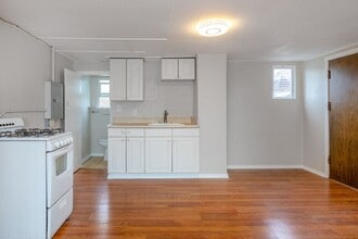 9041-9049-9049 NE Sandy Blvd in Portland, OR - Building Photo - Building Photo