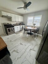 9 Woodland Pl in Stamford, CT - Building Photo