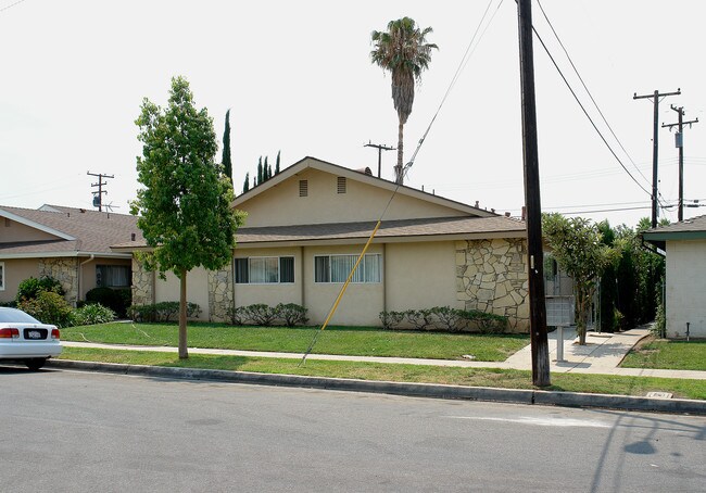 1502 E Locust Ave in Orange, CA - Building Photo - Building Photo