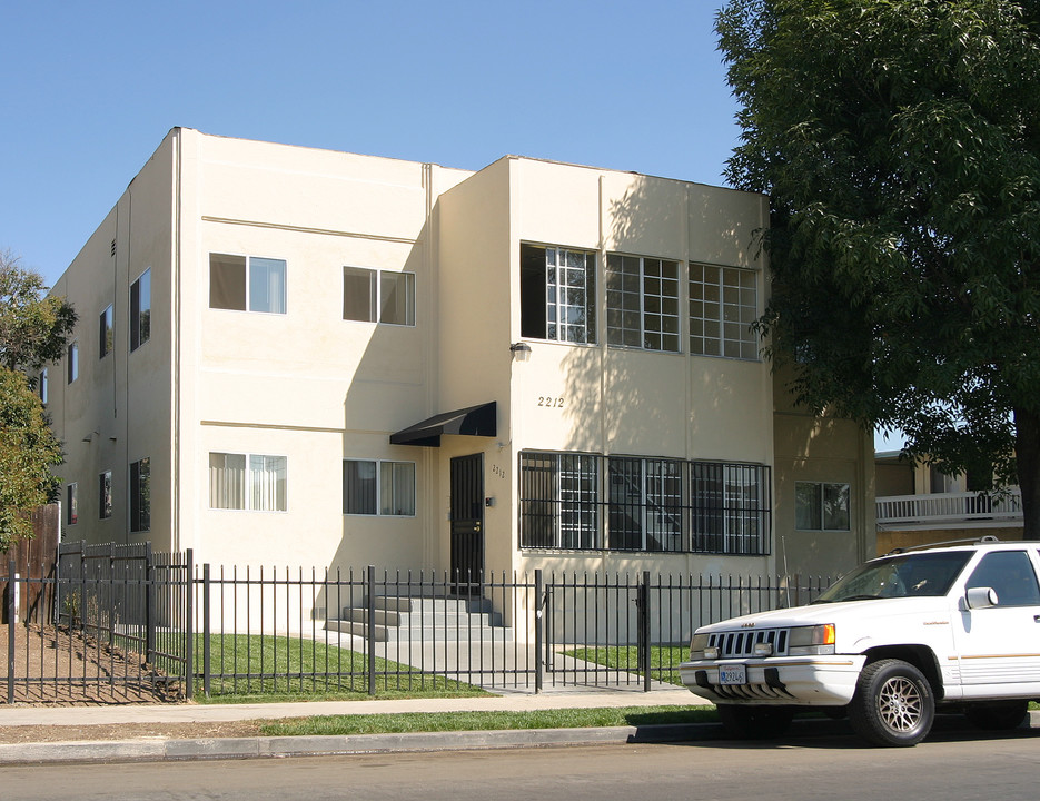 2212 Myrtle Ave in Long Beach, CA - Building Photo