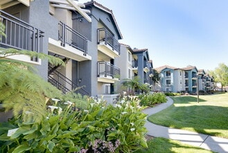 Mission Peaks II in Fremont, CA - Foto de edificio - Building Photo