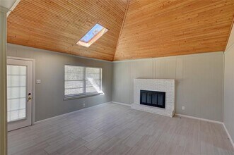 3843 Holliday Rd in Dallas, TX - Building Photo - Building Photo