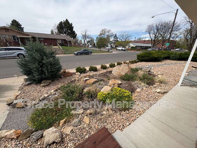 9011 E 12th Ave in Aurora, CO - Building Photo - Building Photo