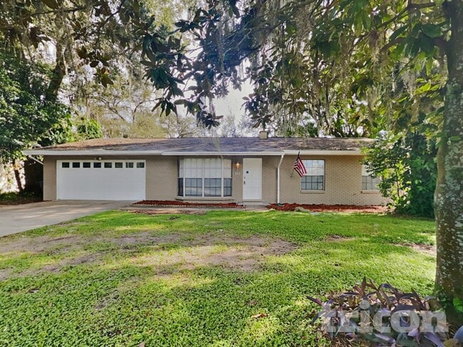 311 E Windhorst Rd in Brandon, FL - Foto de edificio - Building Photo