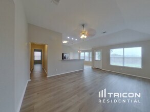 9760 Stoney Bridge Rd in Fort Worth, TX - Foto de edificio - Building Photo