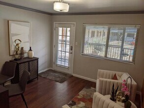 8505 Shoal Creek Blvd, Unit 5-211 in Austin, TX - Building Photo - Building Photo