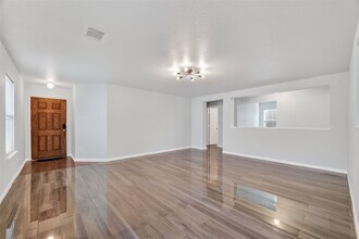 15319 Mission Oak Dr in Houston, TX - Building Photo - Building Photo