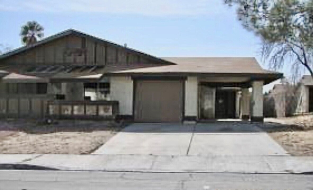 6749 Oak Valley Dr in Las Vegas, NV - Building Photo