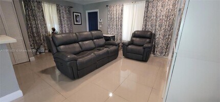 7636 Miramar Pkwy in Miramar, FL - Building Photo - Building Photo