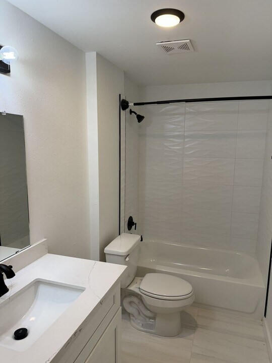 Dream Montrose in Houston, TX - Building Photo