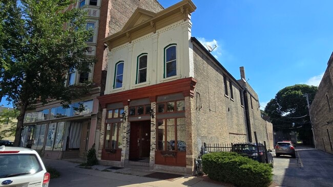 property at 906 S 5th St