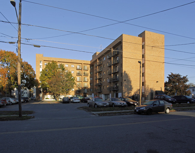 La Pierre East Apartments in Leominster, MA - Building Photo - Building Photo