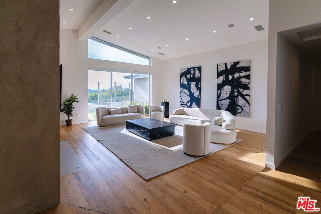 3423 Scadlock Ln in Los Angeles, CA - Building Photo