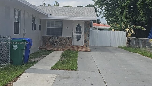 1941 NW 32nd St in Miami, FL - Building Photo - Building Photo