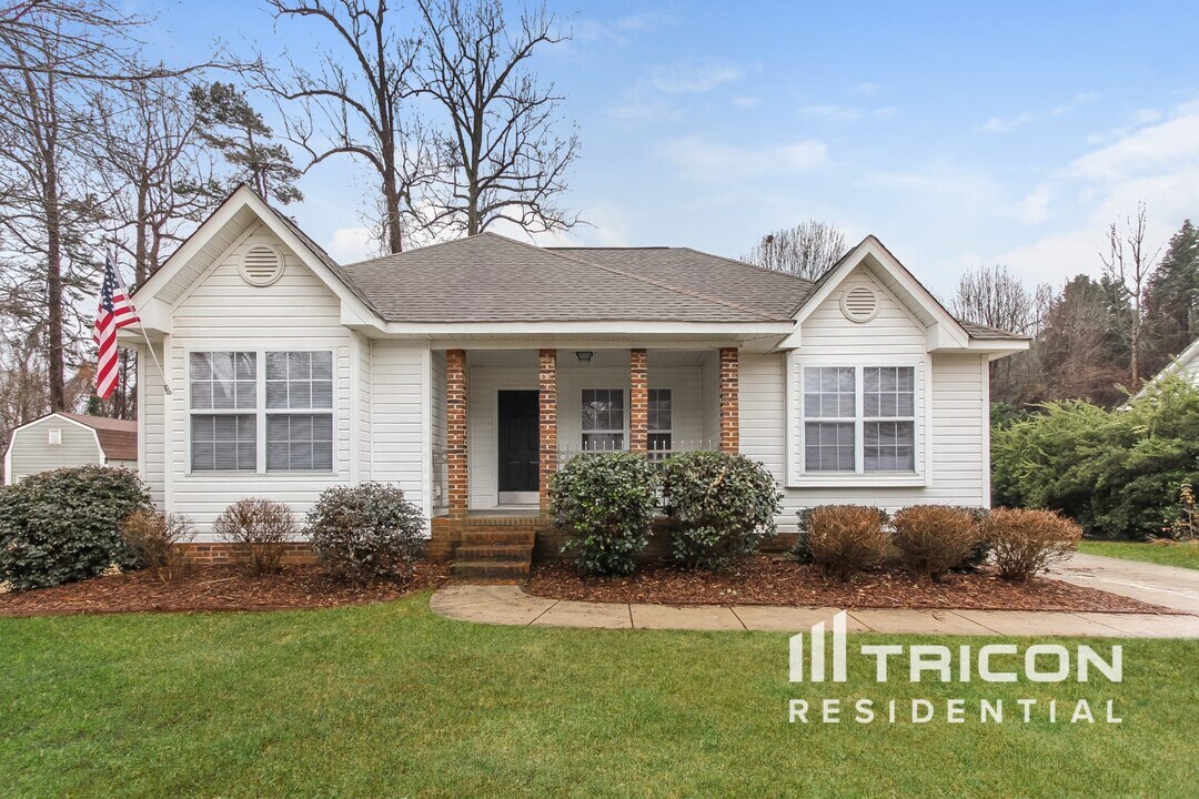 140 Diamond Dr in Mooresville, NC - Building Photo