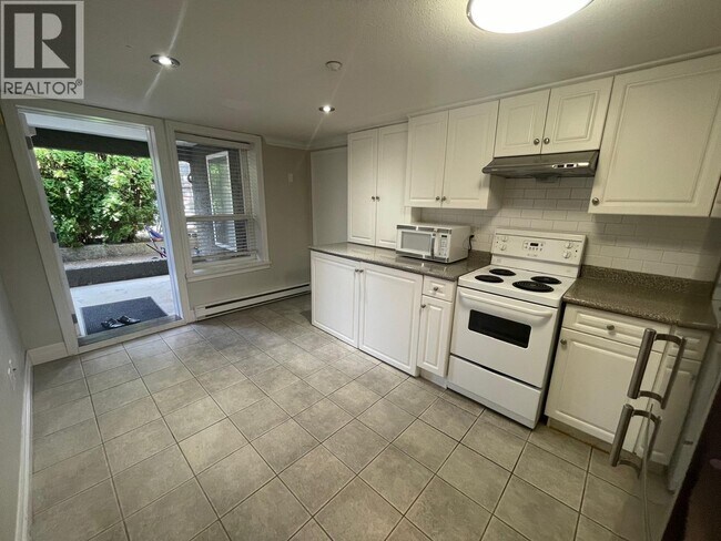 4585 Commercial St in Vancouver, BC - Building Photo - Building Photo