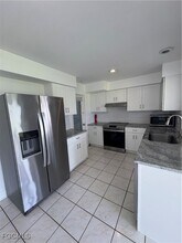 436 Bayshore Dr in Cape Coral, FL - Building Photo - Building Photo