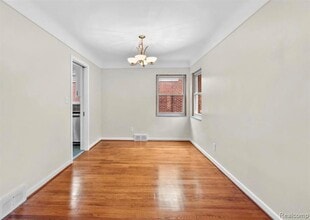 1790 Kenmore Dr in Grosse Pointe Woods, MI - Building Photo - Building Photo