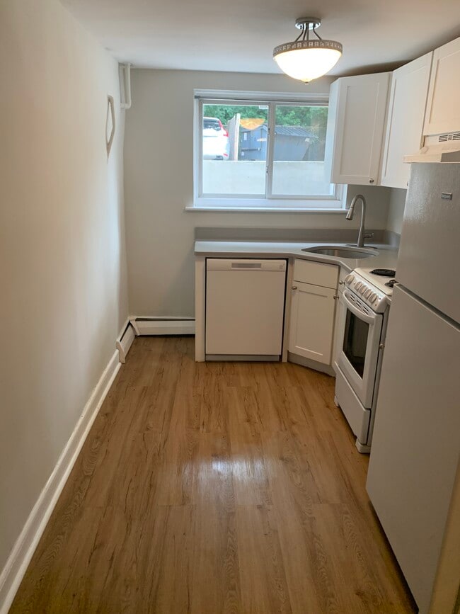 63 Selkirk Rd, Unit 1