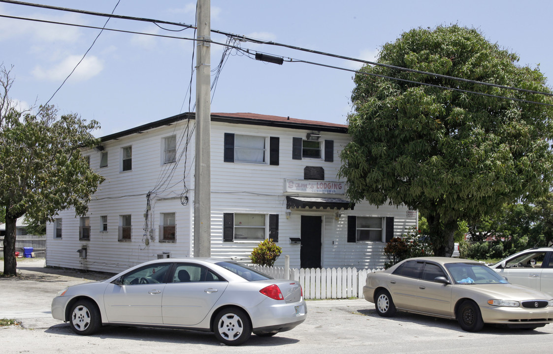 Sam's Lodging in Riviera Beach, FL - Foto de edificio