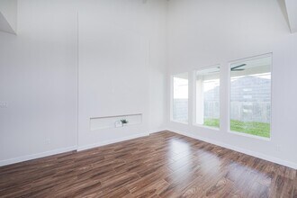 7525 Cresta Bella St in Laredo, TX - Building Photo - Building Photo