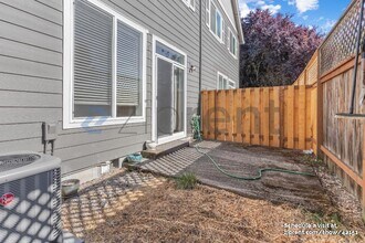 5017 SW Wentworth Terrace in Beaverton, OR - Building Photo - Building Photo