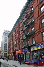 200 W 14th St in New York, NY - Building Photo - Building Photo