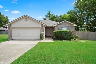 10807 Twin Circles Dr in Montgomery, TX - Building Photo