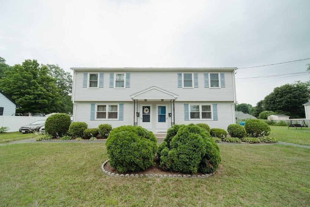 121 Otis St in Westfield, MA - Building Photo