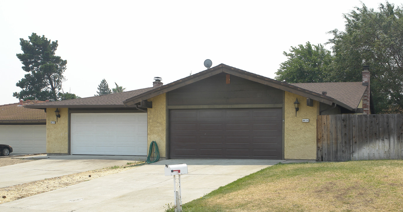 2513 Jenifer Ct in Antioch, CA - Building Photo