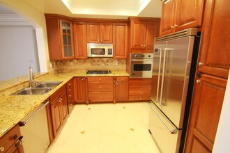 10640 Woodbridge St in Los Angeles, CA - Building Photo - Building Photo