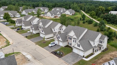 1820 Horseshoe Ln in Slinger, WI - Building Photo - Building Photo