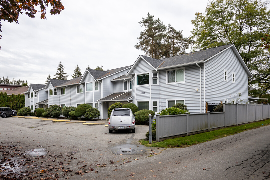 20738 Douglas Cres in Langley, BC - Building Photo