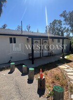 35975 Glen Oaks Rd in Temecula, CA - Building Photo