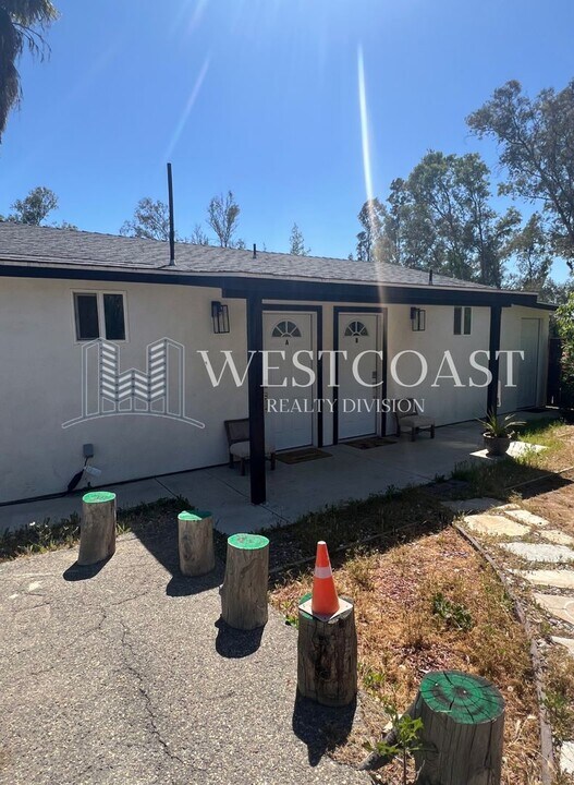 35975 Glen Oaks Rd in Temecula, CA - Building Photo